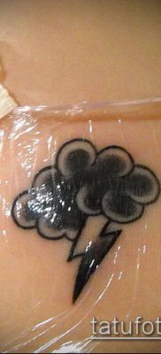 A felhőtetoválás # 172 a minta klassz változata, amely sikeresen használható változtatásra és alkalmazásra tetoválásfelhőként