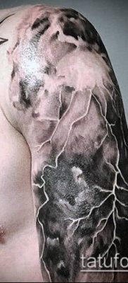 felhő tetoválás # 588 a minta egyedi változata, amely sikeresen használható felhők nap tetoválásként történő feldolgozására és alkalmazására