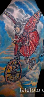 A felhő tetoválás # 336 a minta klassz változata, amely jól használható felhők és csillagok átdolgozására és tetoválásként történő alkalmazására