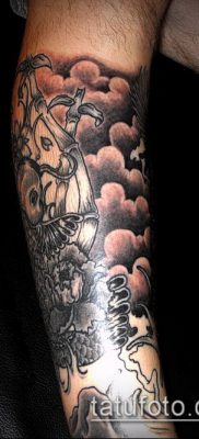 A 12. számú felhőtetoválás a minta hűvös változata, amely sikeresen használható felhők nap tetoválásként történő feldolgozására és alkalmazására