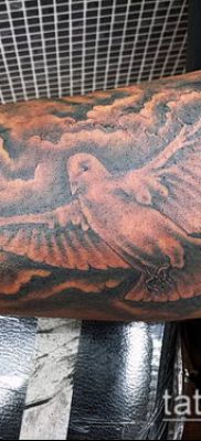 felhő tetoválás 159 -es szám - a minta érdekes változata, amely sikeresen használható a felhők finomítására és felhelyezésére a karra tetoválásként