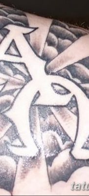 fotó az omega tetoválásról, 2017. 09. 12., 007 - tetoválás omega -