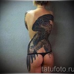 Sas Tetoválás Háton és Fenék Lánynak