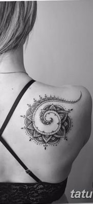 Fotó a tetoválásdíszről a vállán 2019.07.10. №002 - tetoválódísz a talpon -