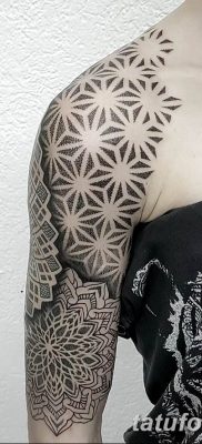 Fénykép tetoválásdíszről a vállán 2019.07.10. №013 - tetoválódísz a talpon -