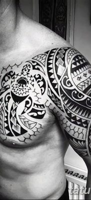 Fénykép tetováló díszről a vállán 2019.07.10. №023 - tetoválódísz a talpon -