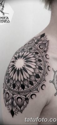 Fénykép tetováló díszről a vállán 2019.07.10. №029 - tetoválódísz a talpon -