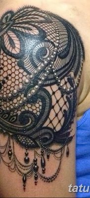 Fotó a tetoválásdíszről a vállán 2019.07.10. №028 - tetoválódísz a talpon -