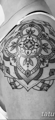 Fénykép tetoválásdíszről a vállán 2019.07.10. №027 - tetoválódísz a talpon -