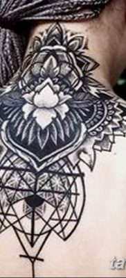 Fotódísz a nyak tetoválásán 2019.07.10 №007 - nyak tetoválás -