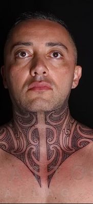 Fotódísz a nyak tetoválásán 2019.07.10 №006 - nyak tetoválás -