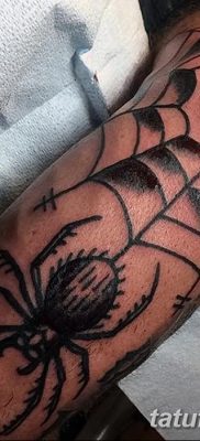 fotó a pókháló tetoválásról a könyökön, dátum: 2018.02.06 №010 - tetováló pókháló a könyökön -