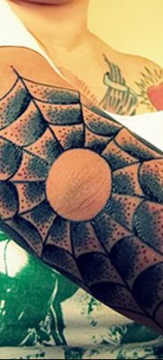 fotó a pókháló tetoválásról a könyökön, kelt 2018.02.06. №032 - tetováló pókháló a könyökön -