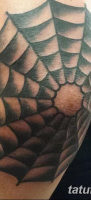 fotó a pókháló tetoválásról a könyökön, kelt 2018.02.06. №045 - tetováló pókháló a könyökön -
