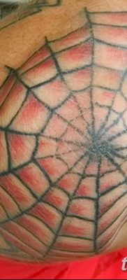 fotó a pókháló tetoválásról a könyökön, kelt 2018.02.06. №059 - tetováló pókháló a könyökön -