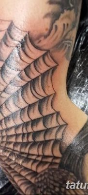 fotó a pókháló tetoválásról a könyökön, kelt 2018.02.06. №067 - tetováló pókháló a könyökön -