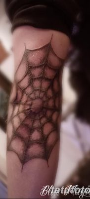 fotó a pókháló tetoválásról a könyökön, kelt 2018.02.06. №080 - tetováló pókháló a könyökön -