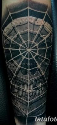 fotó a pókháló tetoválásról a könyökön, kelt 2018.02.06. №087 - tetováló pókháló a könyökön - 26234 568