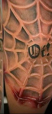 fotó a pókháló tetoválásról a könyökön, keltezett 2018.02.06. №092 - tetováló pókháló a könyökön -