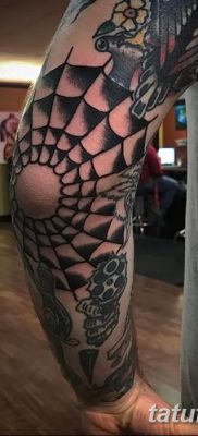 fotó a pókháló tetoválásról a könyökön, kelt 2018.02.06. №099 - tetováló pókháló a könyökön -