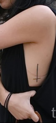 fordított kereszt tetoválás - példa a 08122015 fotóból # 4