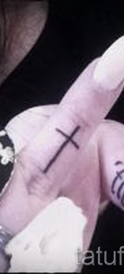 fordított kereszt tetoválás - példa a fotón a 08122015 44. sz