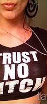 fordított kereszt tetoválás - példa a fotón a 08122015 32. számból