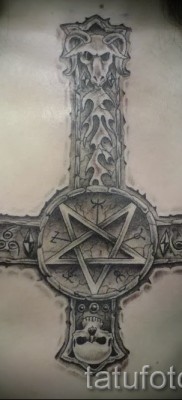 fordított kereszt tetoválás - példa a fotón a 08122015 11. sz