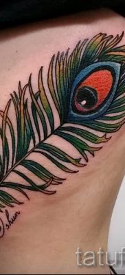 fotó példa a pávatollal készült tetoválás egyik változatára - a tetoválás jelentését bemutató cikkhez 6