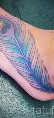 fotó példa a pávatollal készült tetoválás egyik változatára - a tetoválás jelentését bemutató cikkhez 4