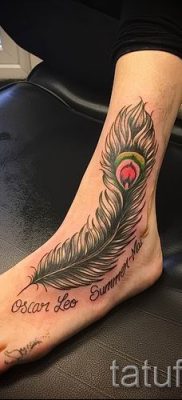 foto-primer-tatu-pero-pavlina-risunok-dlya-stati-pro-znachenie-tatu-114-tatufoto-ru