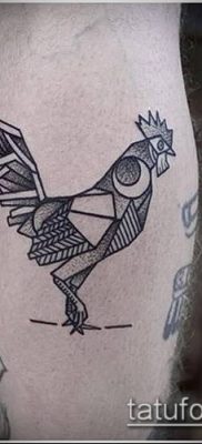 019. Tetováló kakas fotó