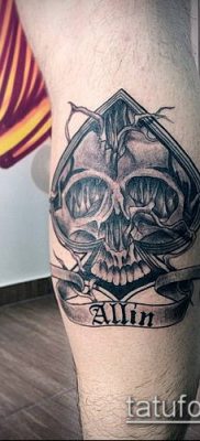 Az ász -ász tetoválás # 734 a rajz méltó változata, amely sikeresen használható feldolgozásra és tetoválásként történő alkalmazásra A kardok ásza