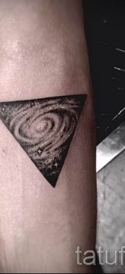 Fotó piramis tetoválásról egy cikkhez a piramisos tetoválás jelentéséről - tatufoto.ru - 41