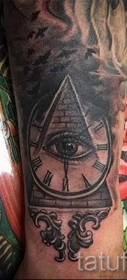 foto-tatu-piramida-dlya-stati-pro-znachenie-tatuirovki-s-piramidoj-009-tatufoto-ru