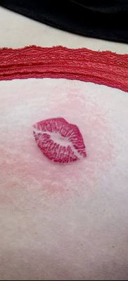 fotó csók tetoválás 2018.02.21 -től №022 - tetováló csók -