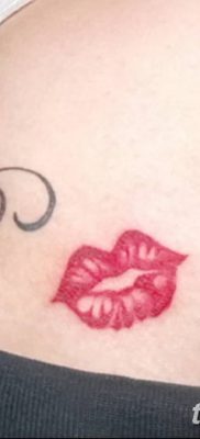 fotó csók tetoválás 2018.02.21 -től №067 - tetováló csók -