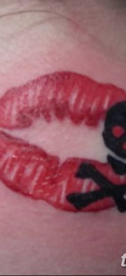 fotó csók tetoválás 2018.02.21 -től №070 - tetováló csók -