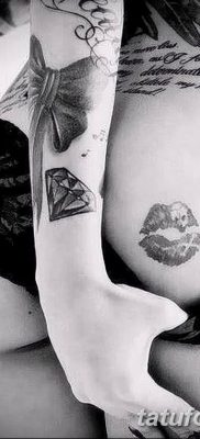 fotó a tetováló csókról 2018.02.21 -től №098 - tetováló csók -