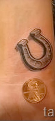 patkó tetoválás a kezén - 5. fotó példa