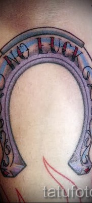 patkó tetoválás a kezén - 2. fotó példa