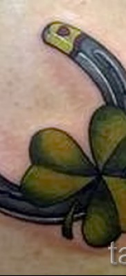 lóhere tetoválás patkóval - opció a 10. fotón