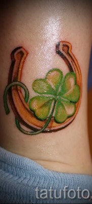 lóhere tetoválás patkóval - opció a 6. fotón