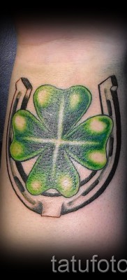 lóhere tetoválás patkóval - opció az 5. fotón