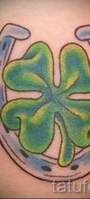 lóhere tetoválás patkóval - opció a 4. fotón