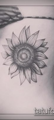 napraforgó tetoválás fotó (jelentése) - példa egy érdekes tetoválási rajzra - 070