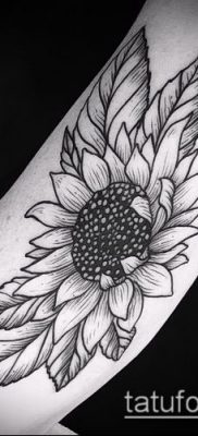 napraforgó tetoválás fotó (jelentése) - példa egy érdekes tetoválási tervre - 069