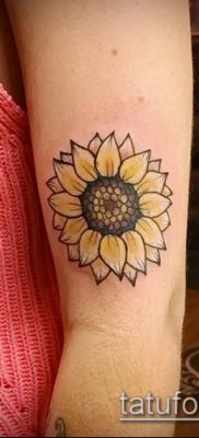napraforgó tetoválás fotó (jelentése) - példa egy érdekes tetoválási tervre - 066