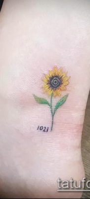 napraforgó tetoválás fotó (jelentése) - példa egy érdekes tetoválási rajzra - 065