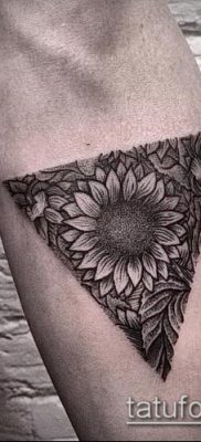 napraforgó tetoválás fotó (jelentése) - példa egy érdekes tetoválási tervre - 062